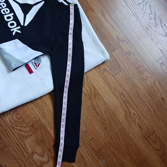Reebok • Women's Black & White Color Block Logo Crew Sweatshirt, XS - Picture 6 of 10